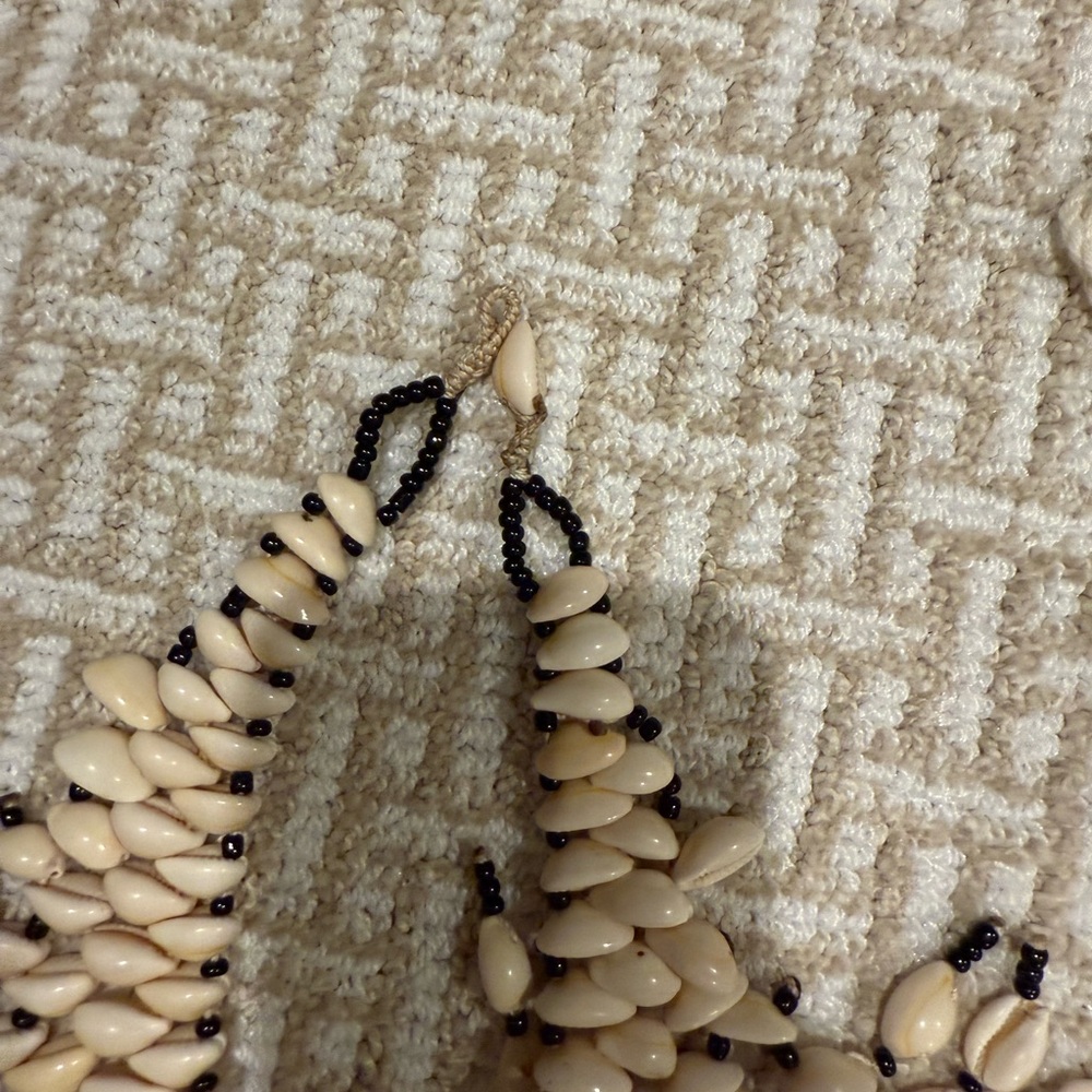 Shell Necklace - Picture 3 of 3